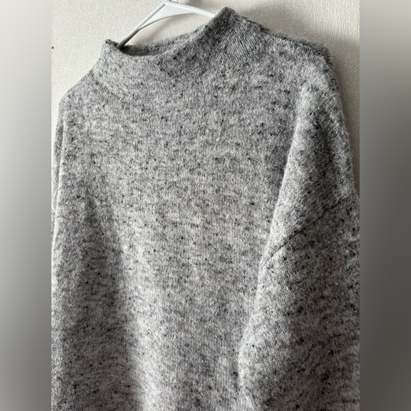 Well Worn | Heather Gray Women's Turtleneck Sweater | Size Large - Picture 6 of 7